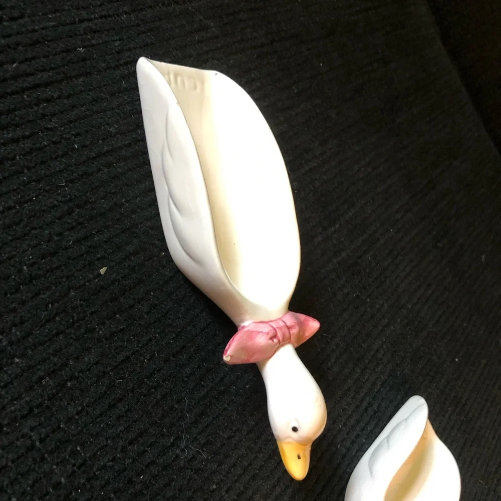 11025 Ceramic Country Goose Nesting Geese Measuring Cups (1 Cup & 1/4 Cup)